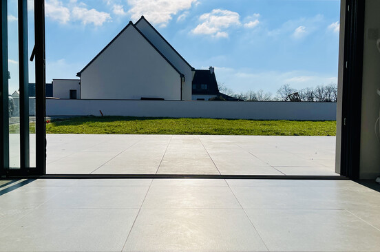 illustration de Terrasse en carrelage à Plescop