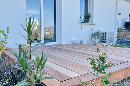 illustration de Terrasse en bois exotique à Surzur